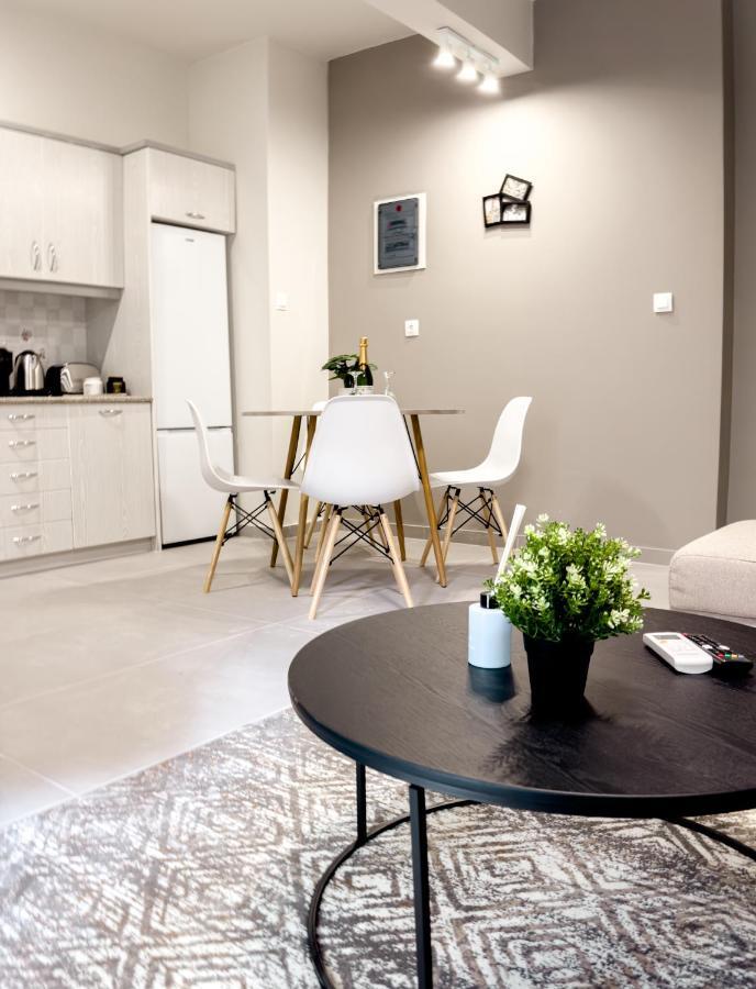 Metro Chic Haven: Modernized Urban Studio Near The Tram Αθήνα Εξωτερικό φωτογραφία