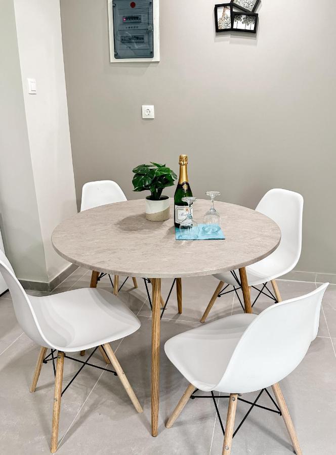 Metro Chic Haven: Modernized Urban Studio Near The Tram Αθήνα Εξωτερικό φωτογραφία