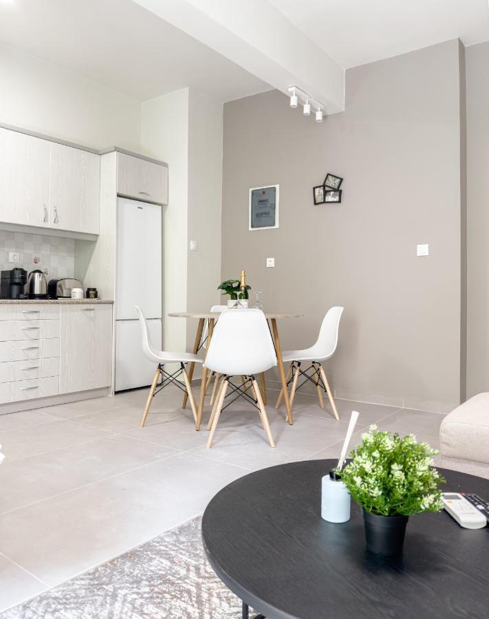 Metro Chic Haven: Modernized Urban Studio Near The Tram Αθήνα Εξωτερικό φωτογραφία