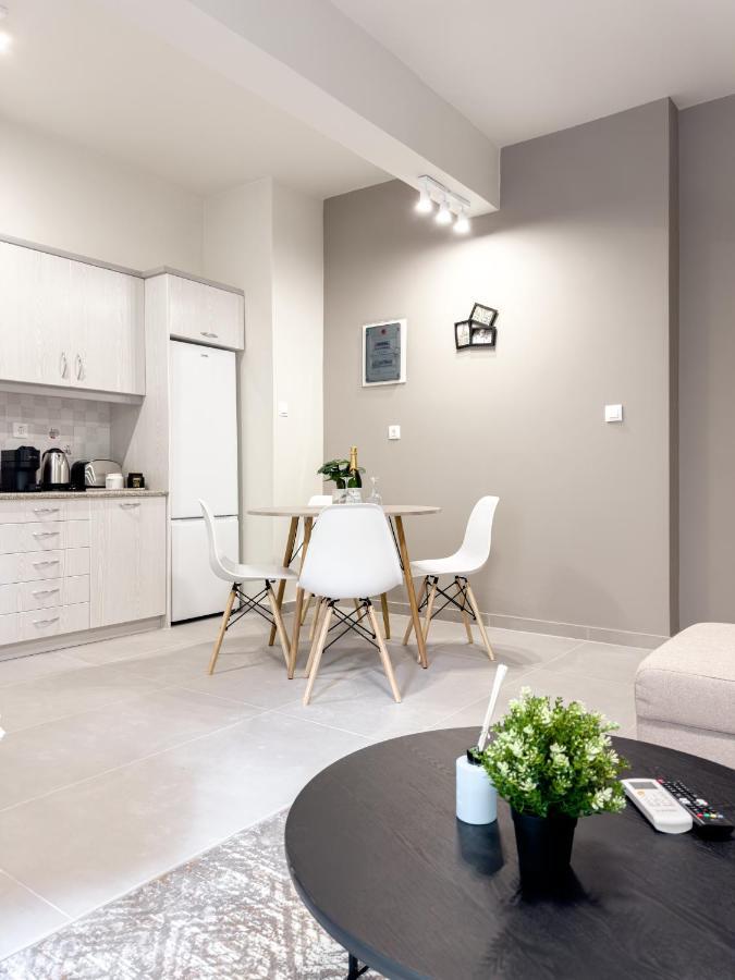Metro Chic Haven: Modernized Urban Studio Near The Tram Αθήνα Εξωτερικό φωτογραφία