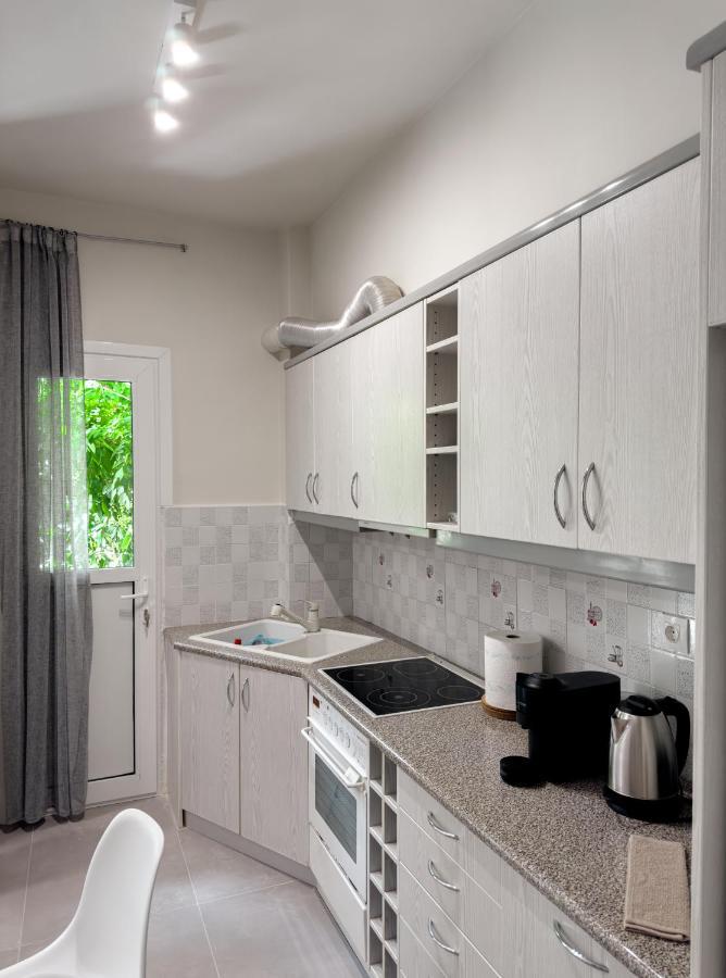 Metro Chic Haven: Modernized Urban Studio Near The Tram Αθήνα Εξωτερικό φωτογραφία