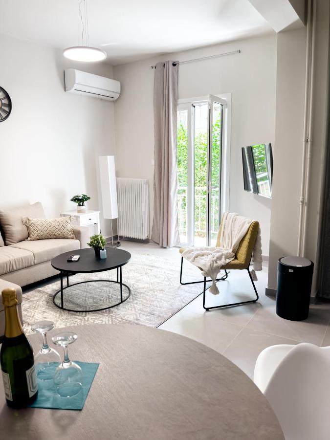 Metro Chic Haven: Modernized Urban Studio Near The Tram Αθήνα Εξωτερικό φωτογραφία